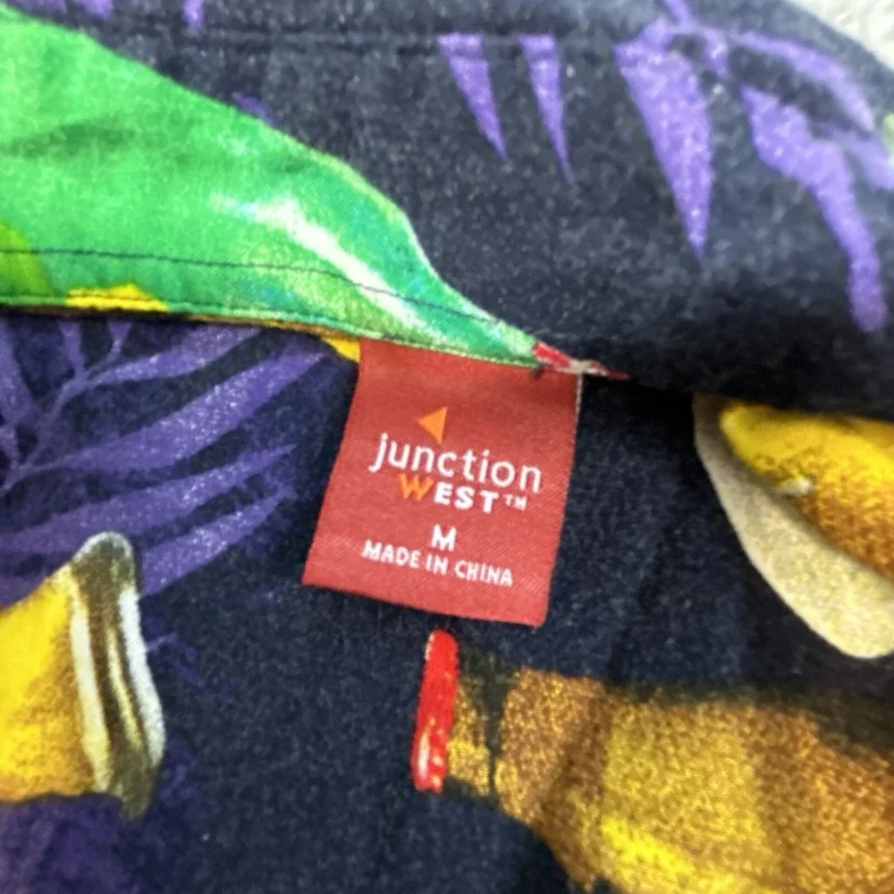Junction West Shirt Men  Size Medium  Beer Bootle Short‎ Sleeve 2019 Adult